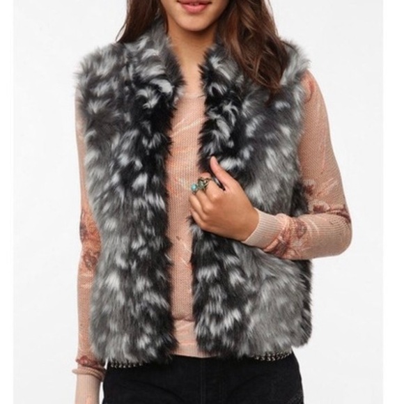 Anthropologie Pins & Needles Faux Fur Spotted Shag Vest Size Extra Small - Picture 9 of 9